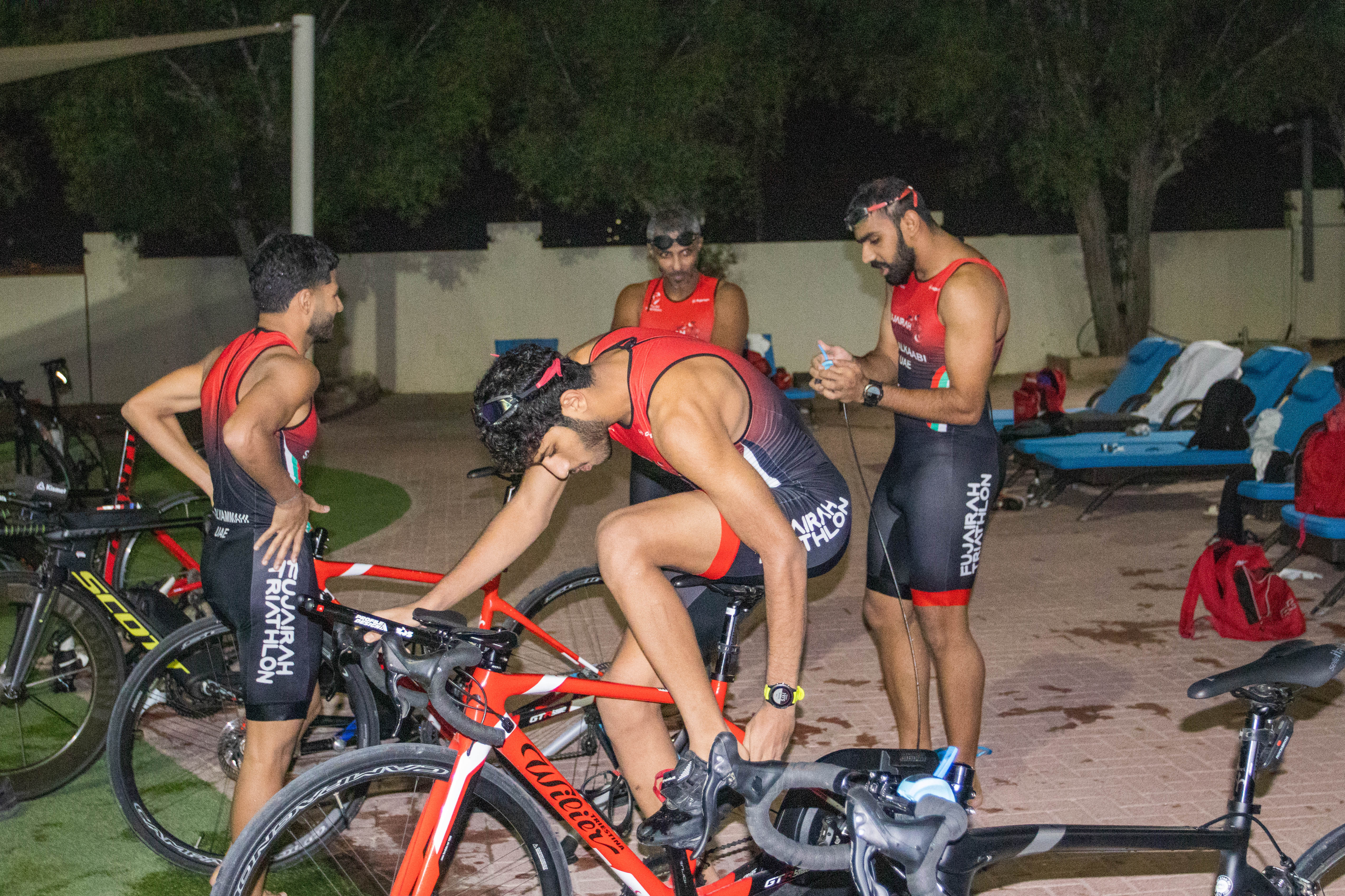 The triathlon team continues its training to participate in the season